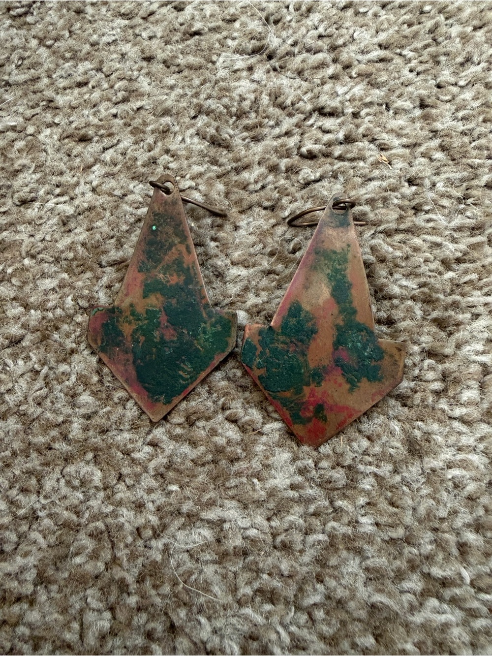 VINTAGE Handmade Copper-Tone Green Patina Arrow Earrings - Unbranded